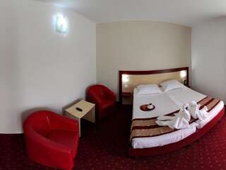 Отель Hotel Solymar Мангалия Двухместный номер с 1 кроватью или 2 отдельными кроватями и балконом, вид на море-2