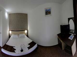 Отель Hotel Solymar Мангалия Двухместный номер с 1 кроватью или 2 отдельными кроватями, вид на город-2