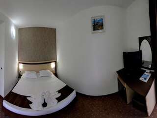 Отель Hotel Solymar Мангалия Двухместный номер с 1 кроватью или 2 отдельными кроватями, вид на город-7